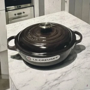 New Le Creuset Enameled Cast Iron Signature #22 Chocolate Ganache Oven, 2 1/2-Qt